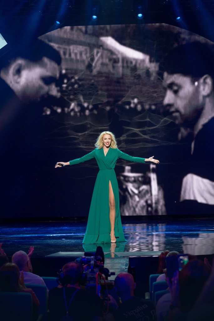 Оля Полякова